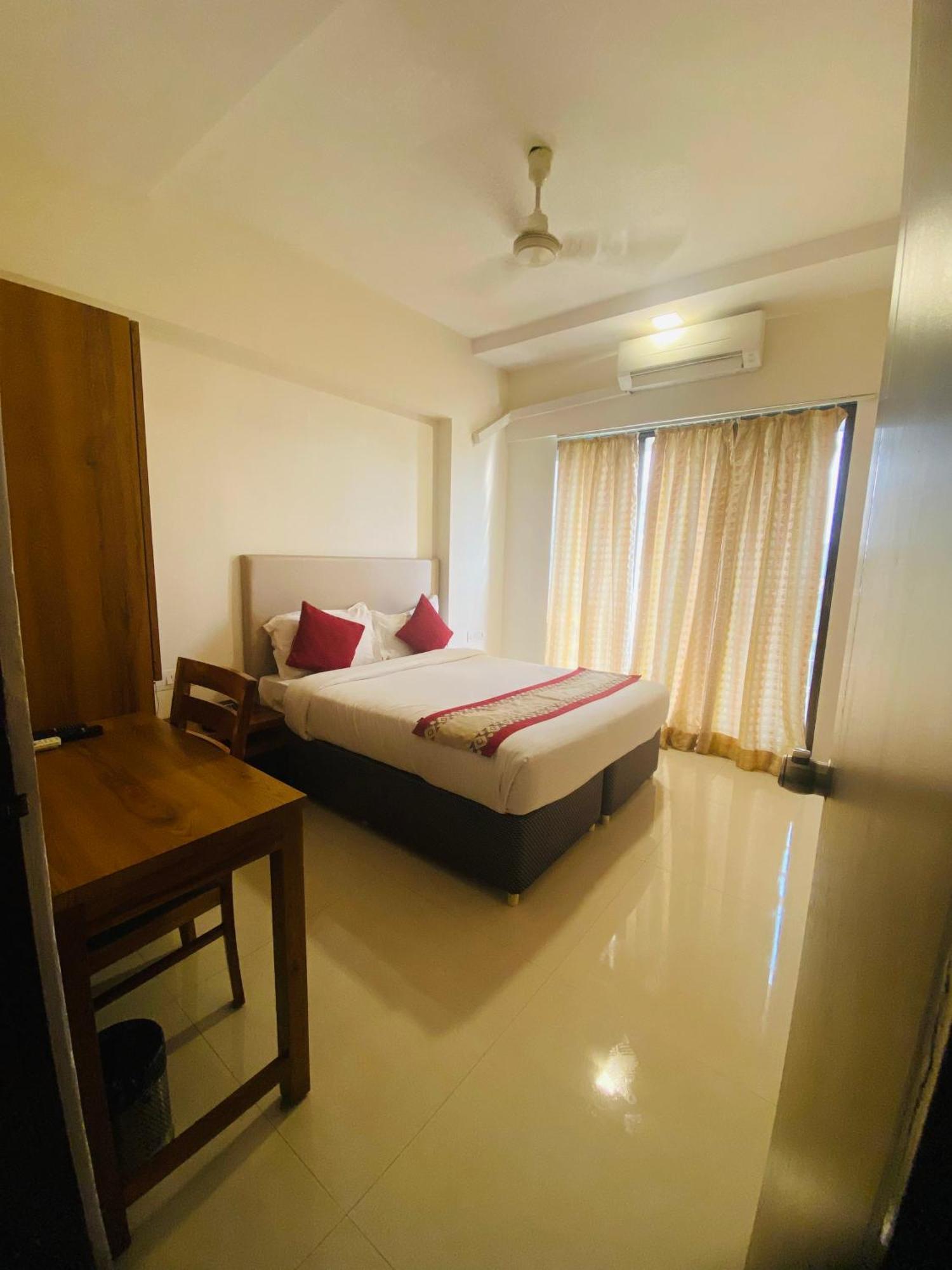 Mumbai House Luxury Apartments Santacruz East, Mumbai Exterior foto
