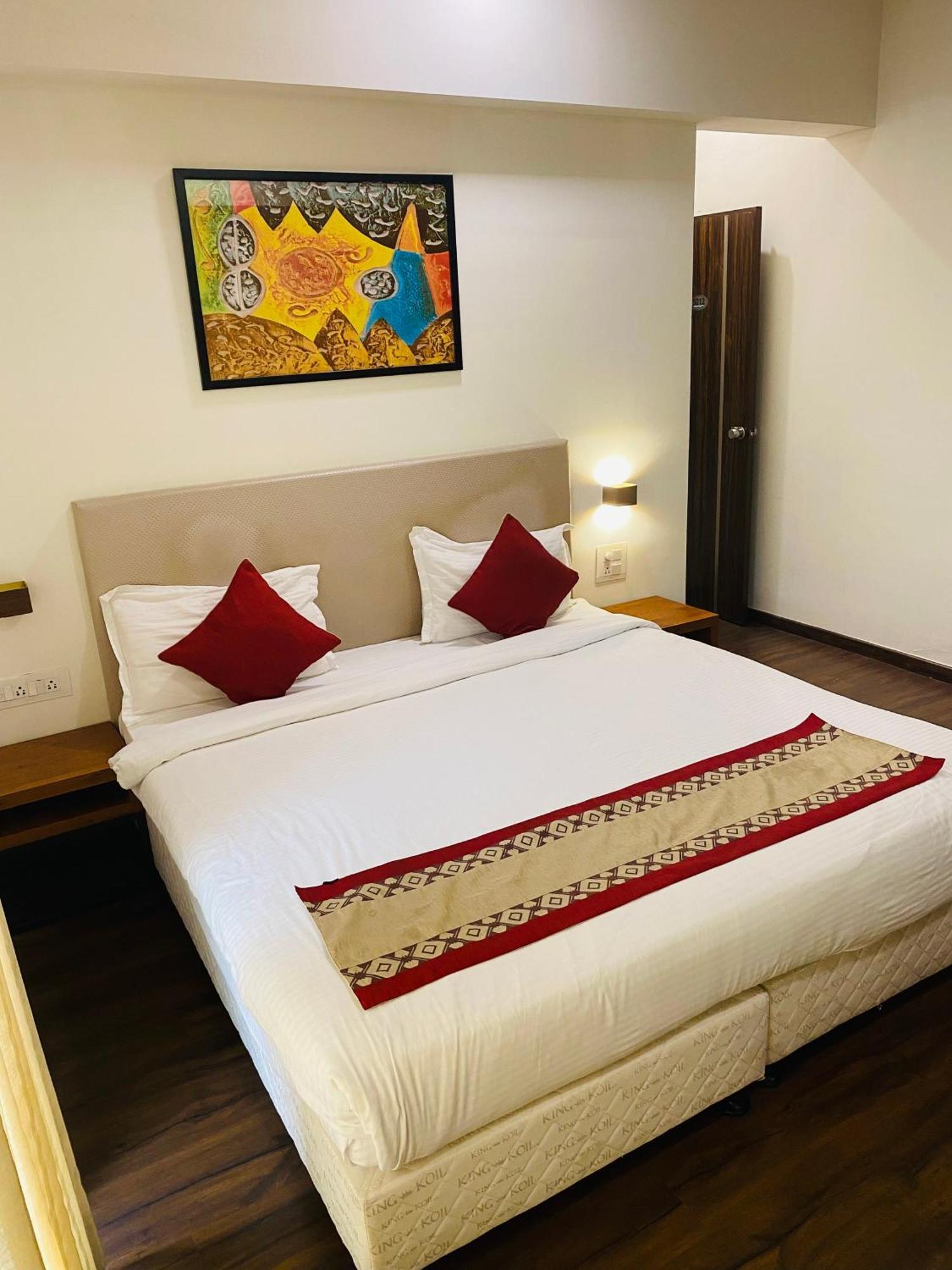Mumbai House Luxury Apartments Santacruz East, Mumbai Exterior foto