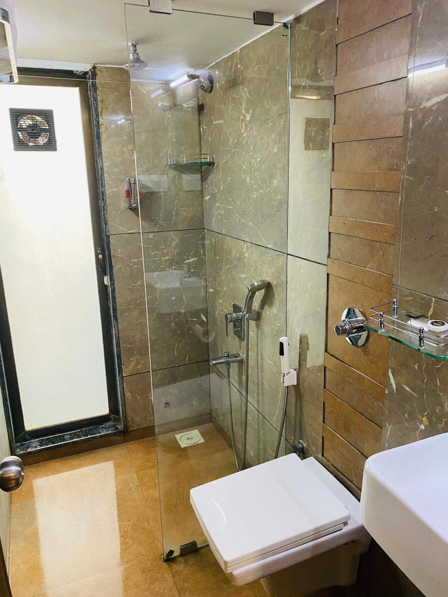 Mumbai House Luxury Apartments Santacruz East, Mumbai Exterior foto