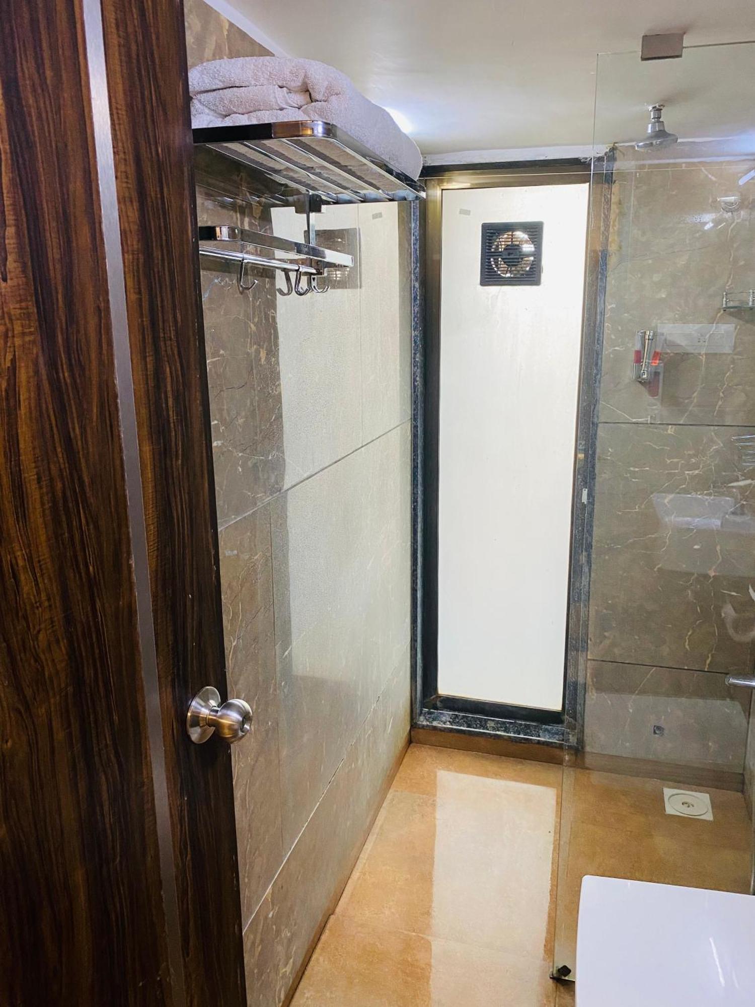 Mumbai House Luxury Apartments Santacruz East, Mumbai Exterior foto