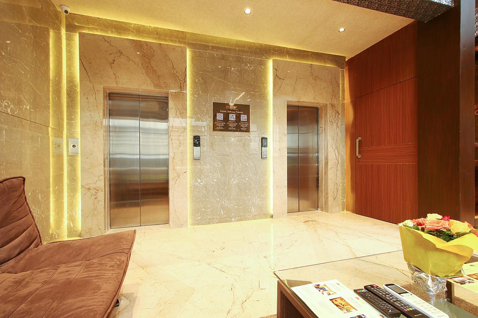 Mumbai House Luxury Apartments Santacruz East, Mumbai Exterior foto