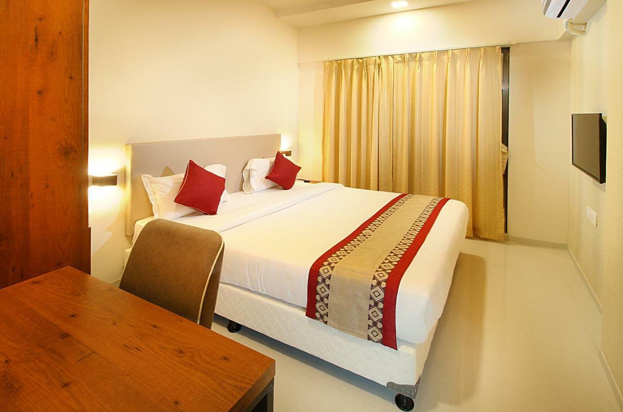 Mumbai House Luxury Apartments Santacruz East, Mumbai Exterior foto